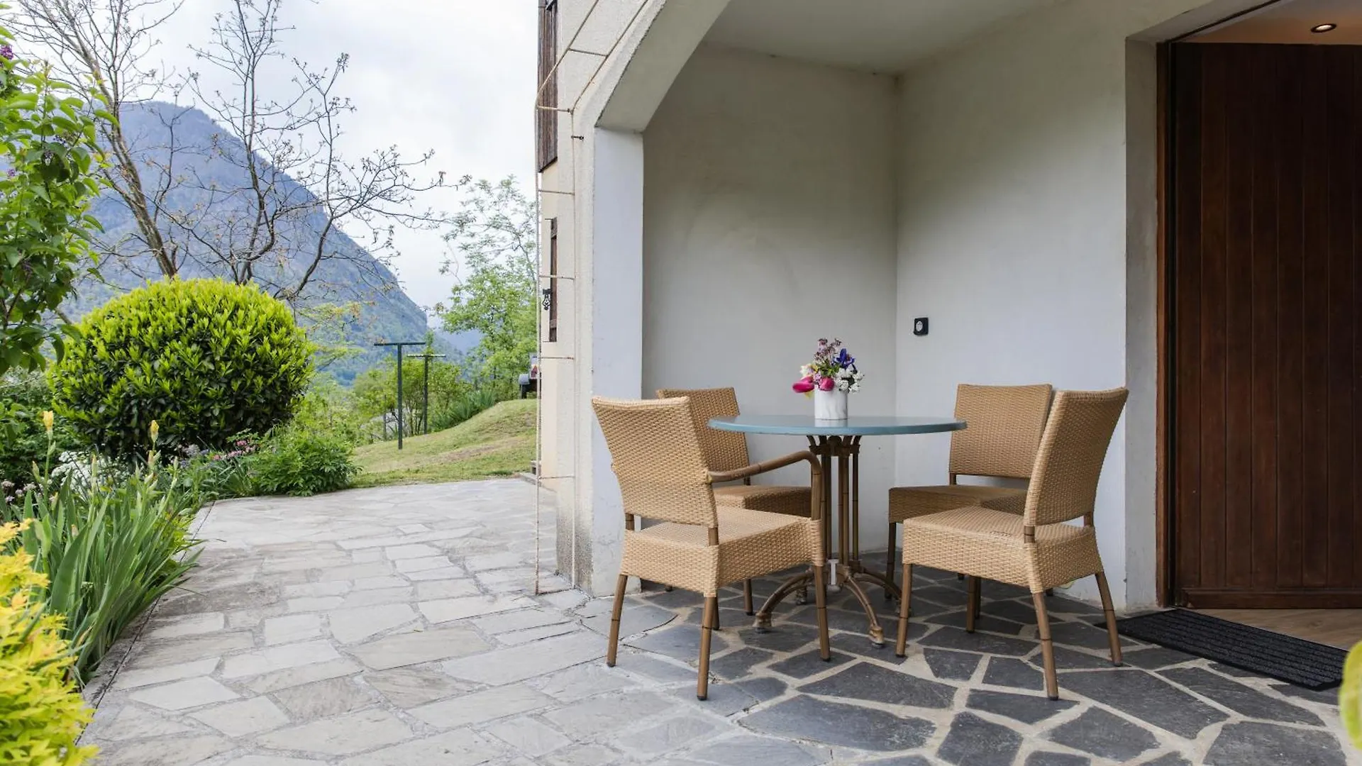 אוז'ין Appartement En Rez-De-Chaussee Avec Vues Sur Les Montagnes